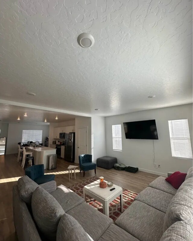 Foto del edificio - 391 Meadow Garden Rd