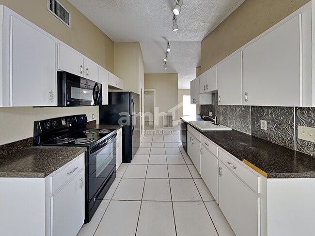 Building Photo - 2862 Hickory Ridge Dr
