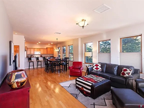 Building Photo - 009