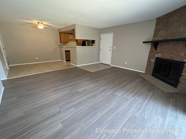 Building Photo - Gound level 3-bedroom 2 Bathroom Condo in ...