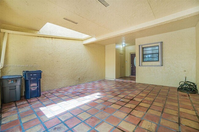 Building Photo - 3962 Estepona Ave