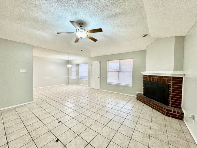 Building Photo - 3 bed 2 bath Large Storage Shed