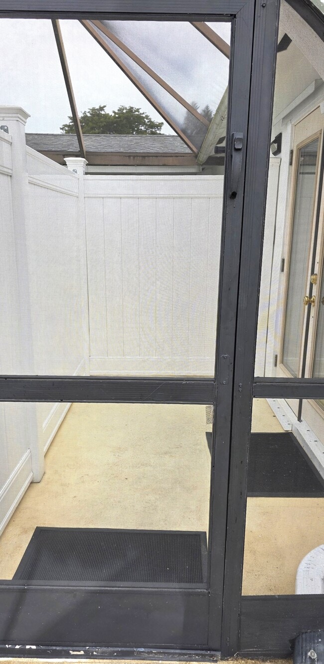 Building Photo - 10910 Diego Dr N