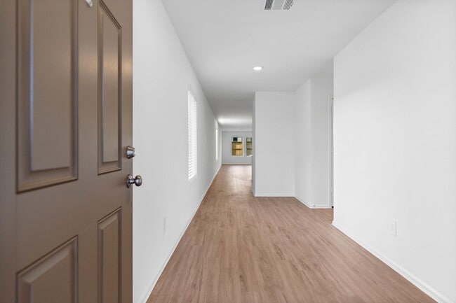 Building Photo - 318 Hbr Bnd Ct