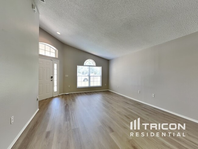 Building Photo - 5504 Starling Loop