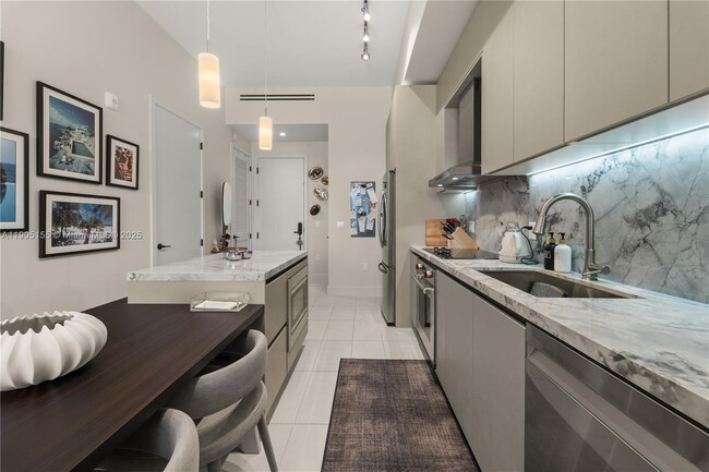 Building Photo - 1030 15th St