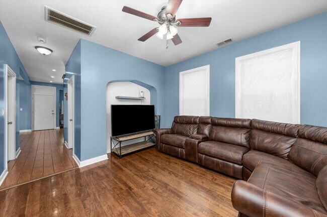 Foto del edificio - 5108 W 24th Pl