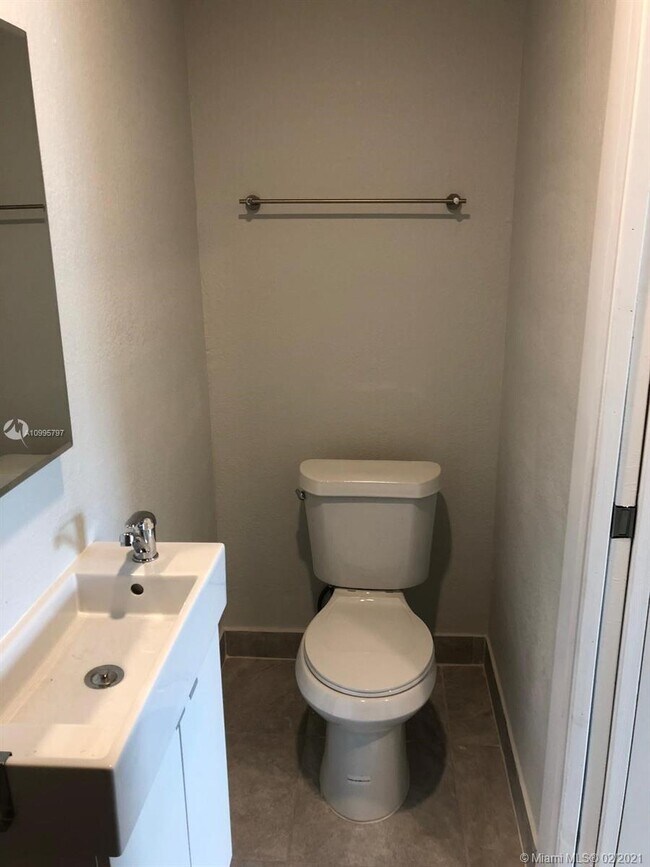 Foto del edificio - 821 SW 29th Ct