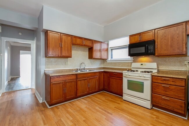 Building Photo - 7916 S Throop St