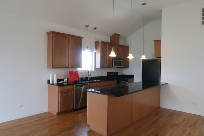 Building Photo - 3541 S Hamilton Ave