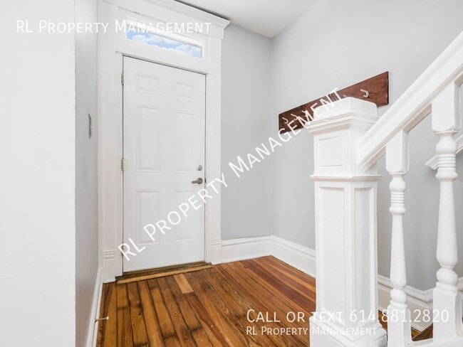Building Photo - Beautiful 4 bedroom 2 Bathroom Townhome lo...