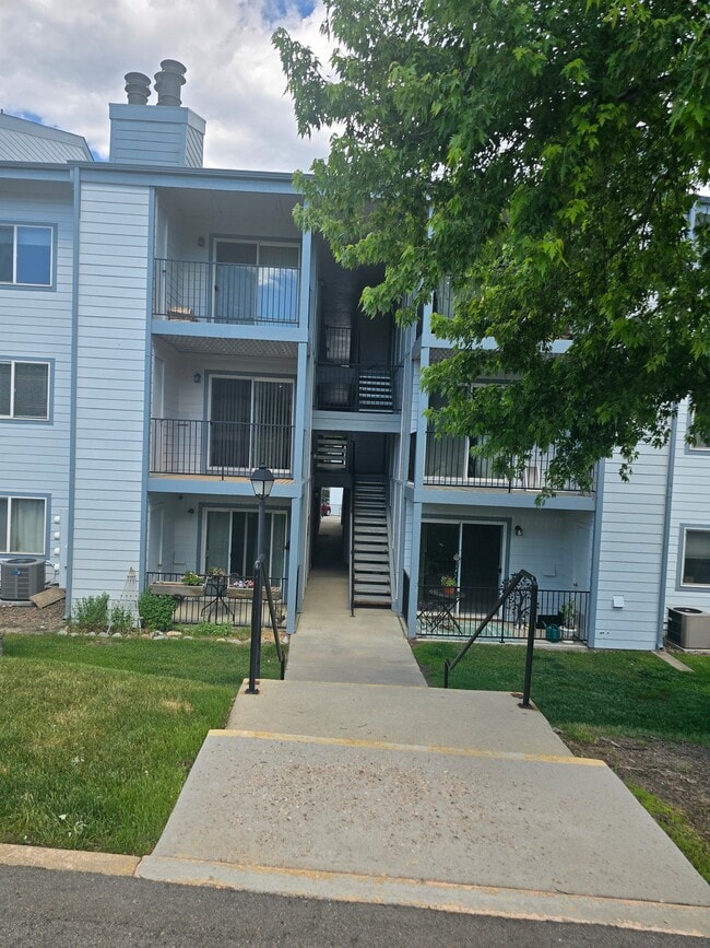 Building Photo - 13085 W Cedar Dr