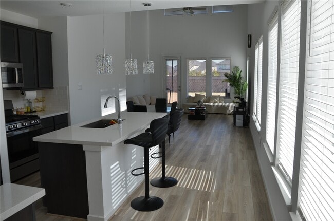 Building Photo - 9639 Lily Vis Ln