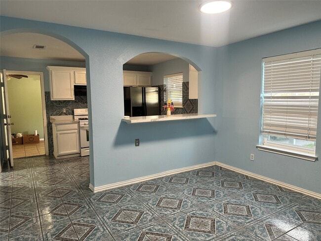 Building Photo - 8340 Folkstone Ln