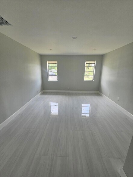 Building Photo - 4072 SW 51st St