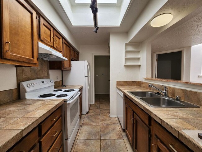 Building Photo - 2972 Plaza Azul