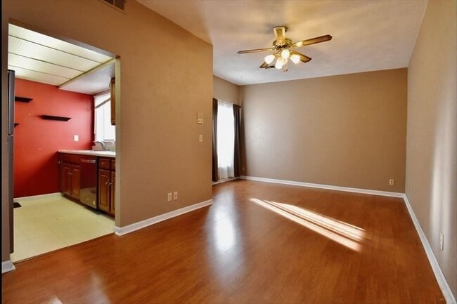 Foto del edificio - 6831 N Frostwood Pkwy