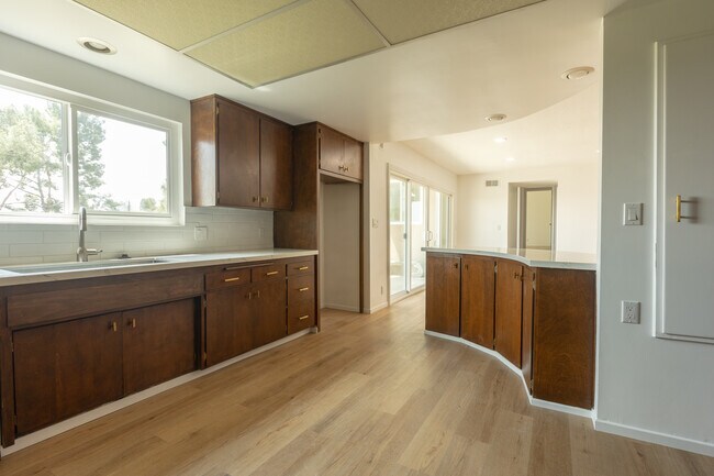 Foto del edificio - 1855 Alpha St