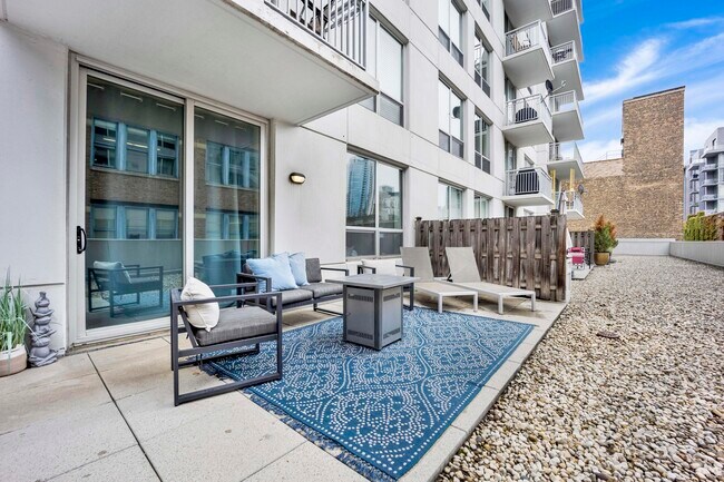 Foto del edificio - 421 W Huron St