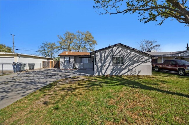 Photo - 7673 24th St (Sacramento, CA) House