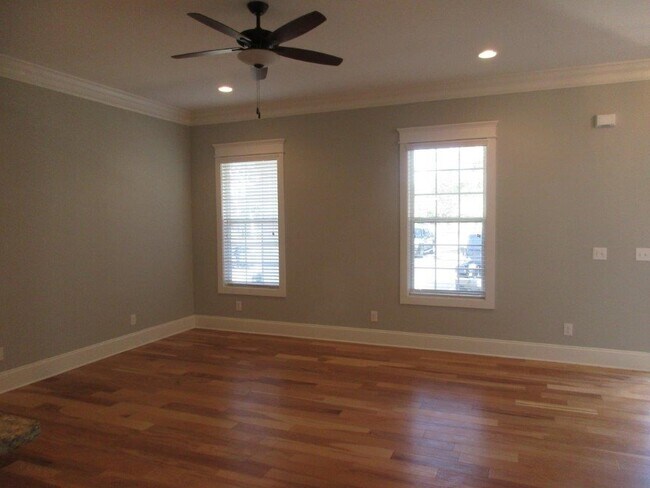 Building Photo - 127 Pepperdine Ct