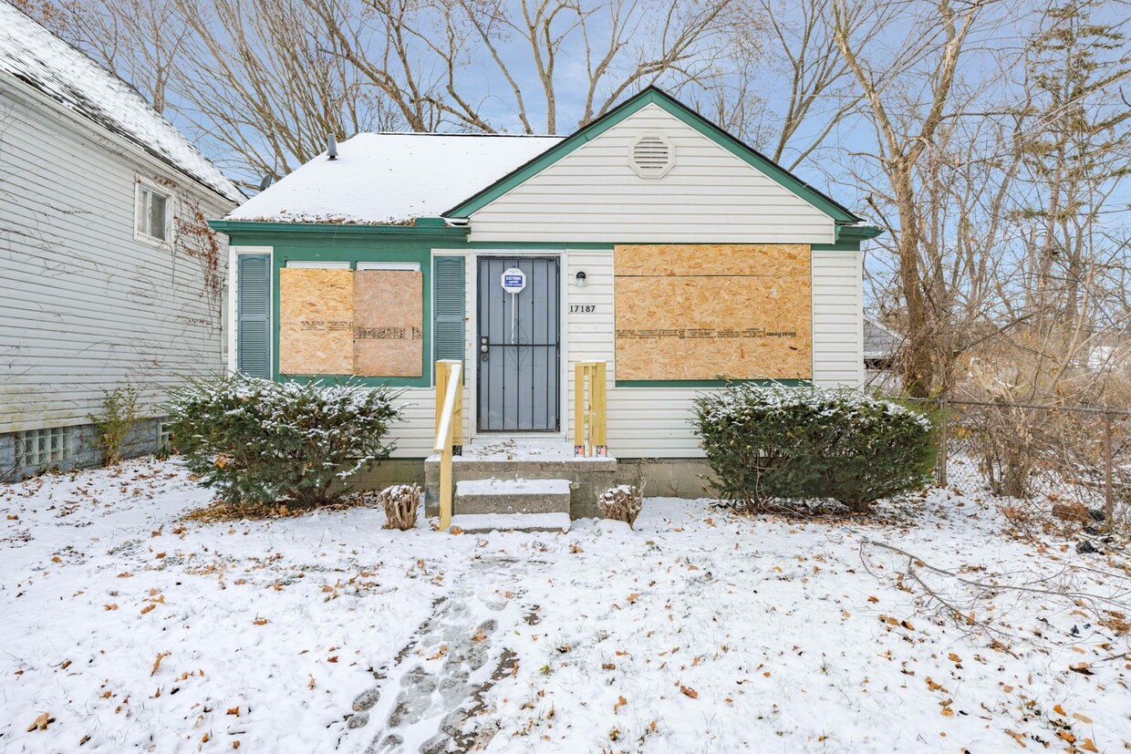 Primary Photo - 3 bedroom bungalow $1200/month
