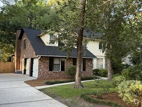 Building Photo - 989 Colonial Dr