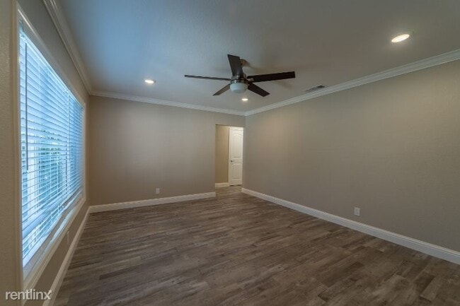 Building Photo - 2 br, 1 bath Apartment - 18343 Redwood Rd