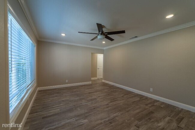 Foto del edificio - 2 br, 1 bath Apartment - 18343 Redwood Rd