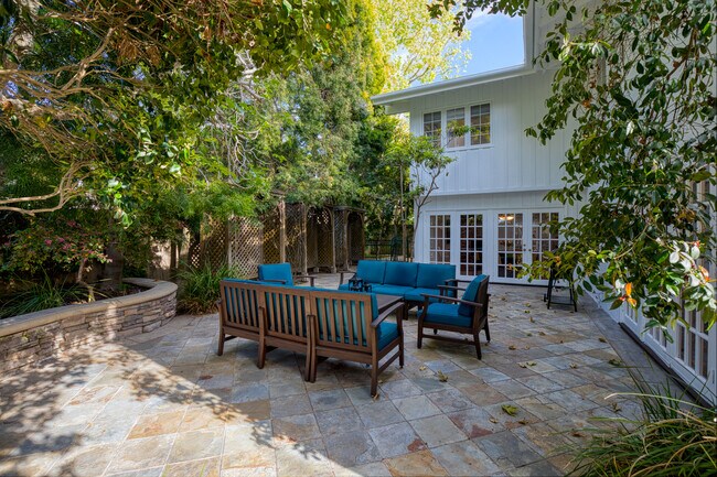 Foto del edificio - 16842 Harkness Cir