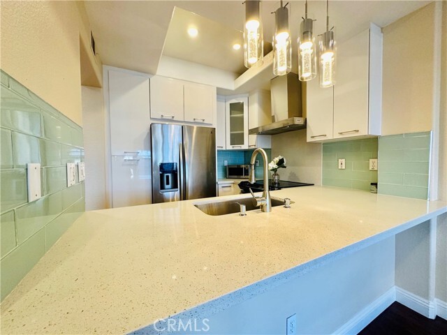 Building Photo - 1041 S San Marino Way