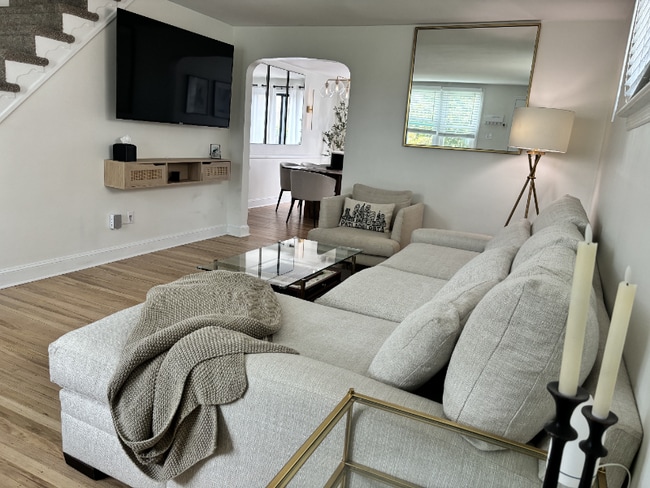 Photo - 946 Kenwood Rd Townhome