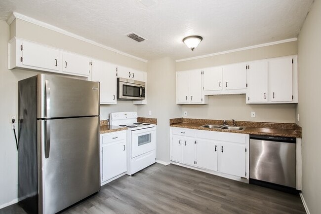 Building Photo - 3709 Beacon Hill Dr