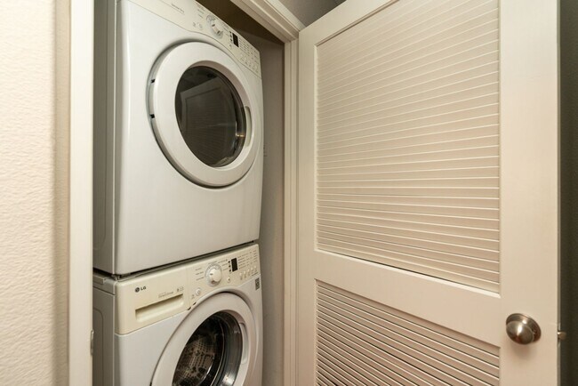 Foto del edificio - LOOK NO FURTHER!!! 2BDR/2 BATH CONDO IN OT...