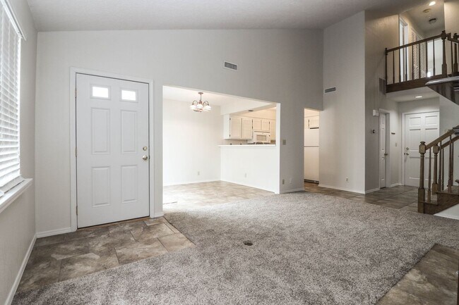 Foto del edificio - Lovely South Tulsa location close to shopping and restaurants