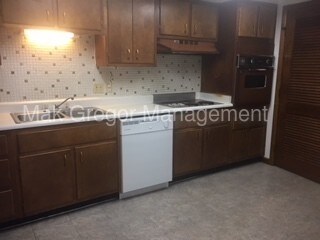 Building Photo - 3840 Briar Pl