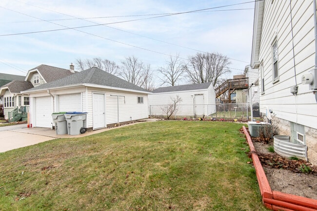 Building Photo - 3500 S Clement Ave
