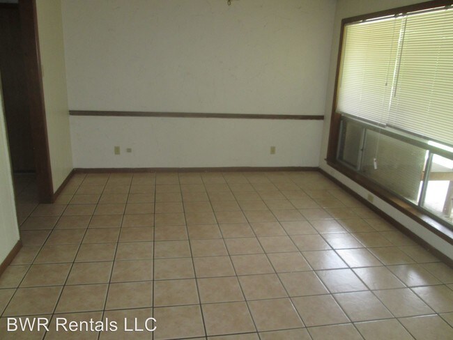 Building Photo - 2909 Cypress Dr