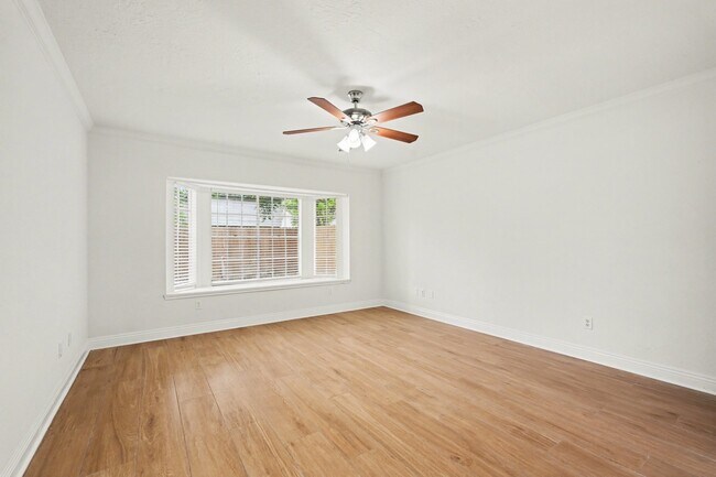 Foto del edificio - 8303 Lake Crystal Dr