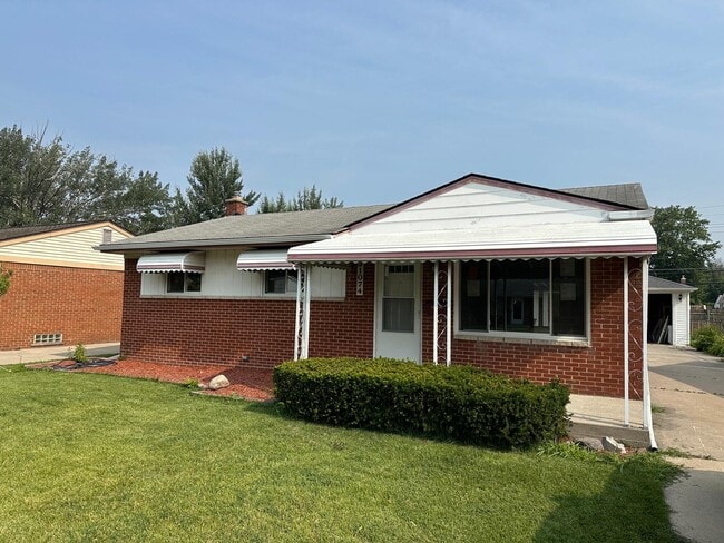Building Photo - 31074 Birchwood St