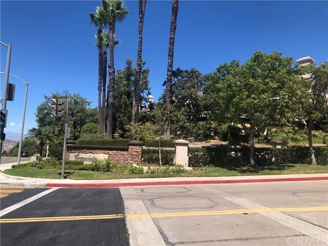 Foto del edificio - 8070 E Desert Pine Dr