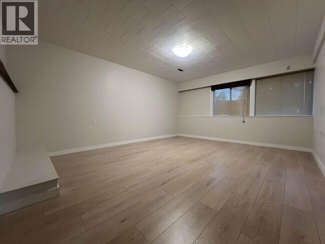 Photo du bâtiment - 6642-6642 Fulton Ave