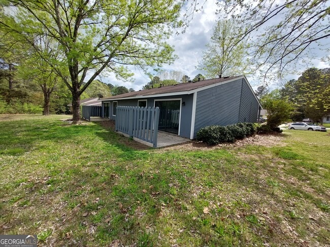 Building Photo - 106 Clear View