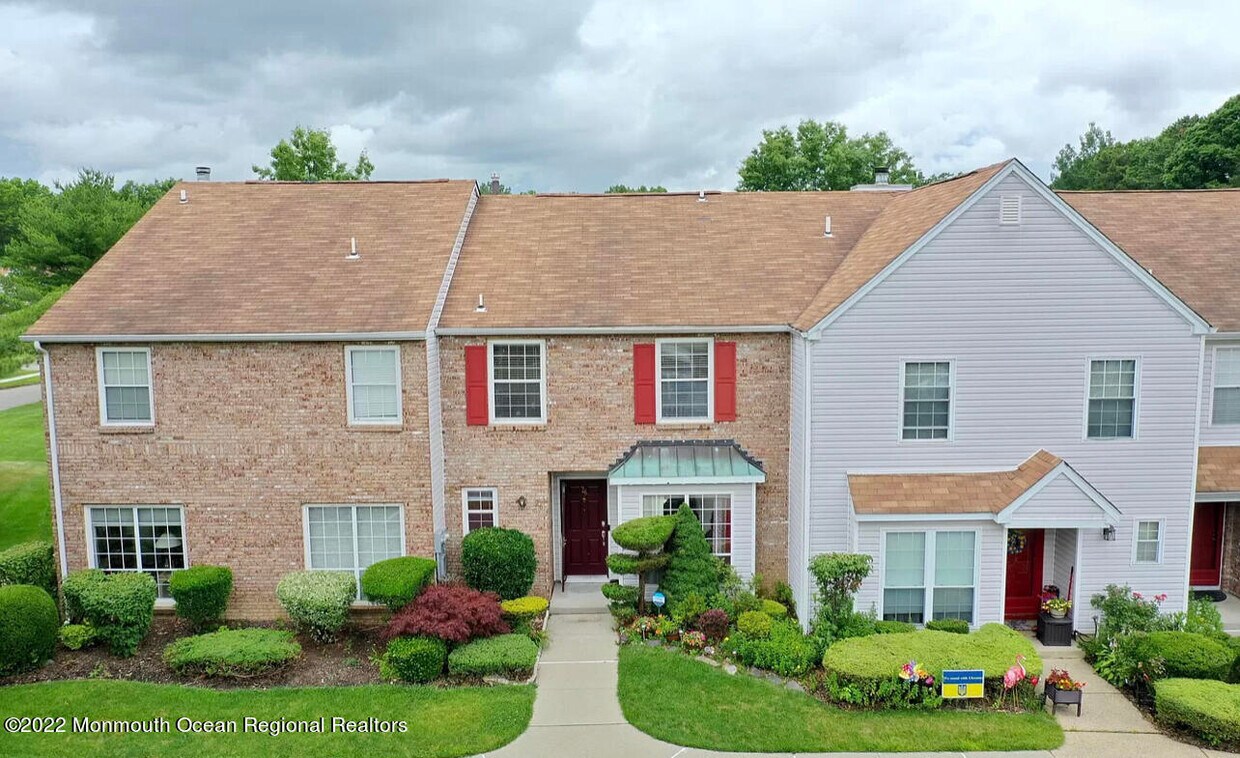 26 Vassar Pl, Marlboro, NJ 07751 Condo for Rent in Marlboro, NJ