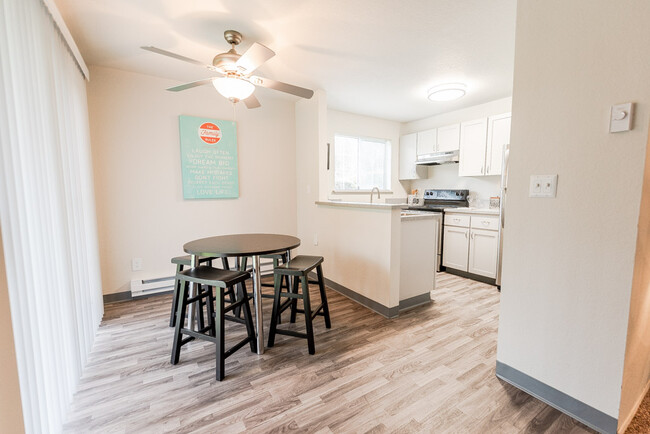 Tacoma Apartments - Sienna Park Apartments - Dining Room and Kitchen - Sienna Park