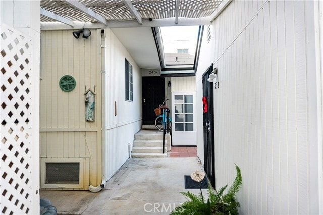 Building Photo - 240 Linden Ave
