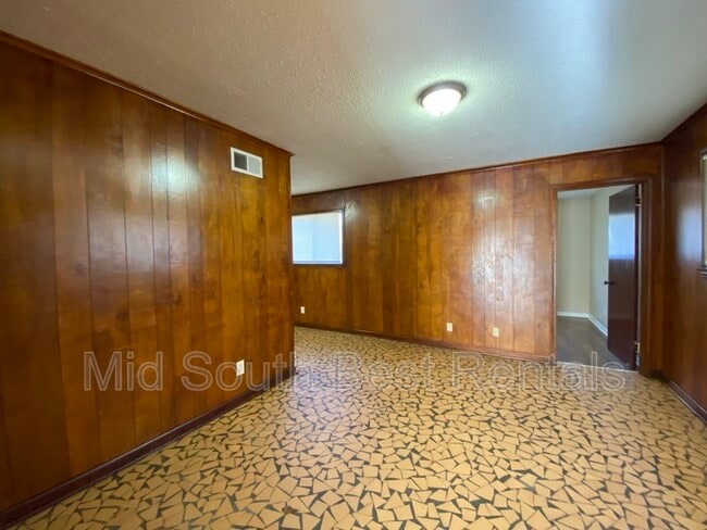 Building Photo - 4333 Melwood St