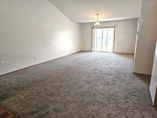 Building Photo - 726 Highland Ridge Dr