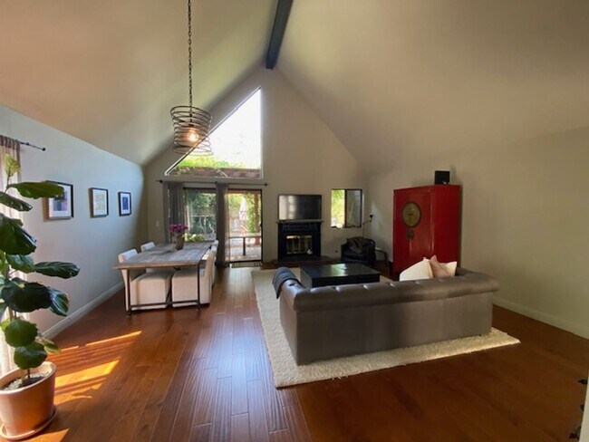 Building Photo - Lovely Home in 55+ Community