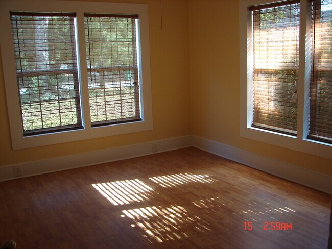 Building Photo - Cute 2/1 Home on Corner Lot in Graceville